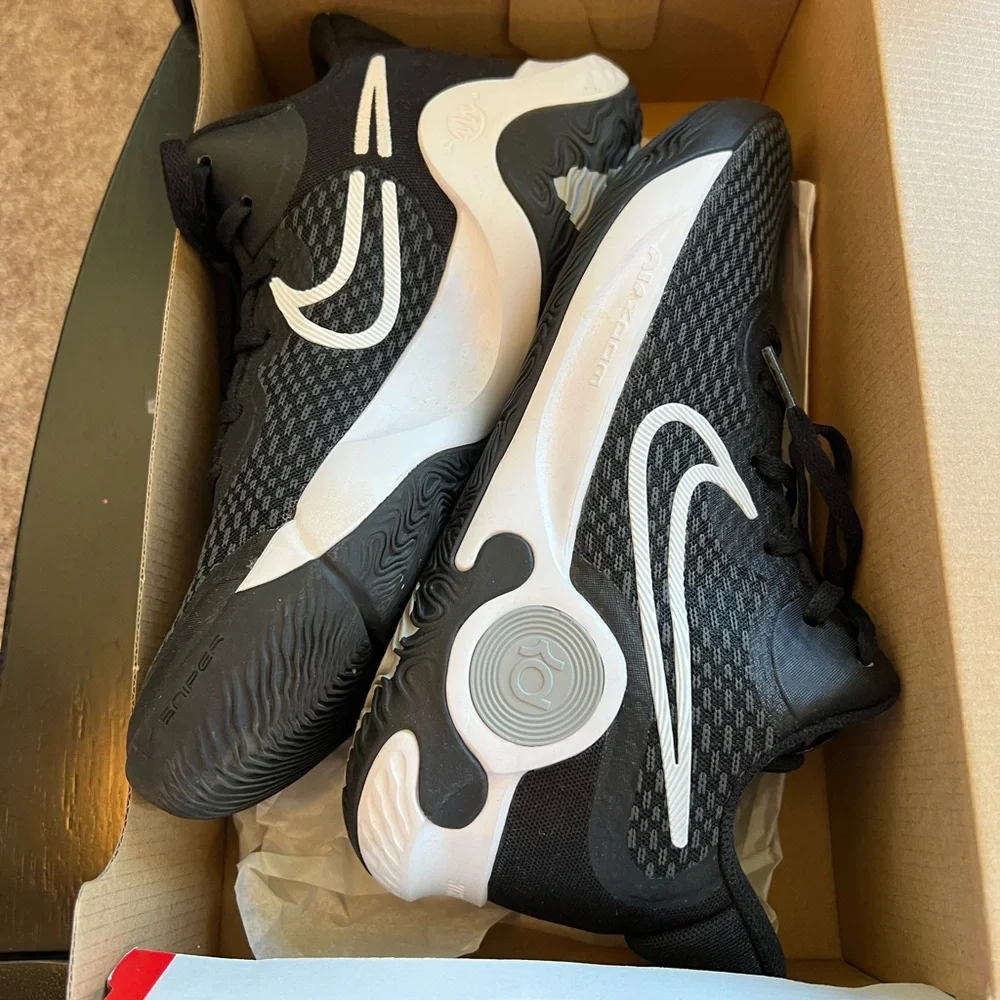 Nike Black and White Athletic Sneakers - Picture 7 of 7